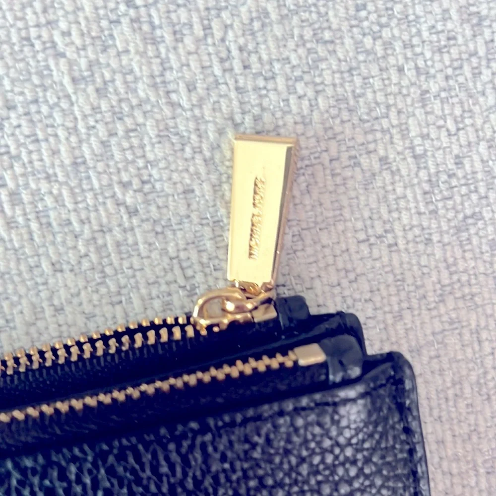 ❌SOLD!!❌Michael Kors wristlet - Picture 8 of 9